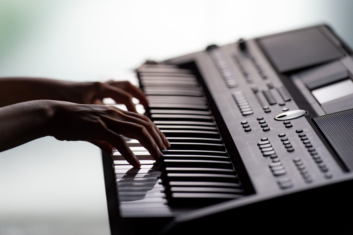 Yamaha PSR-SX600 Keyboard (svart)