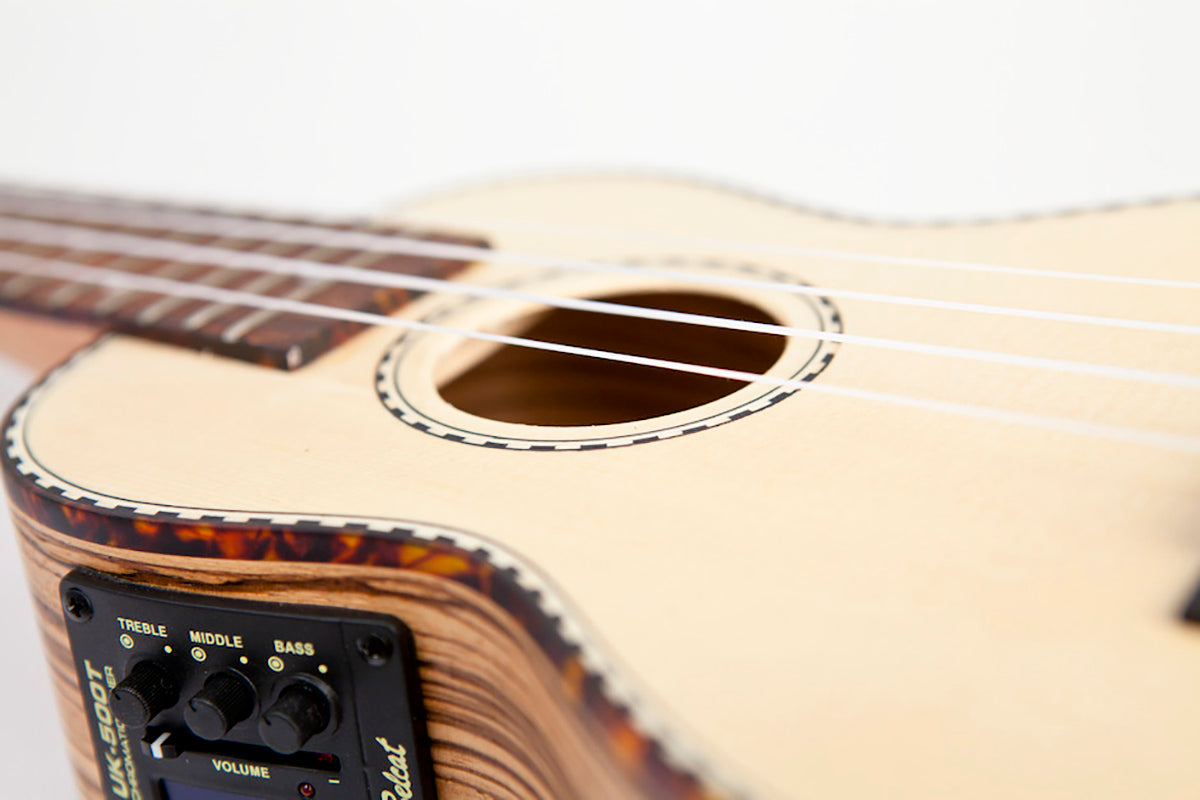 Reno RU210E Sopranokulele med pickup og tuner (naturlig)