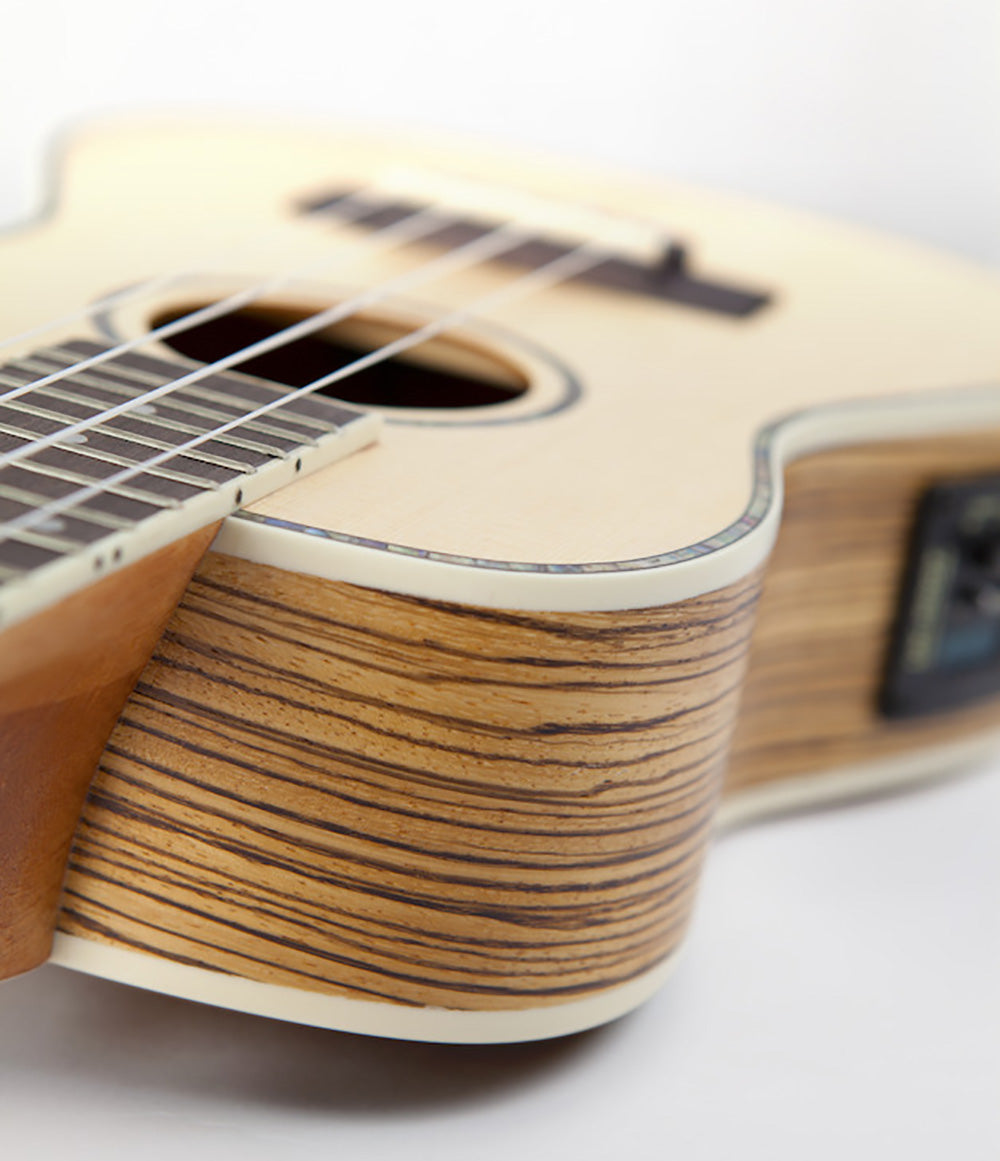 Reno RU320E Grand Concert Ukulele med pickup og tuner (naturlig)