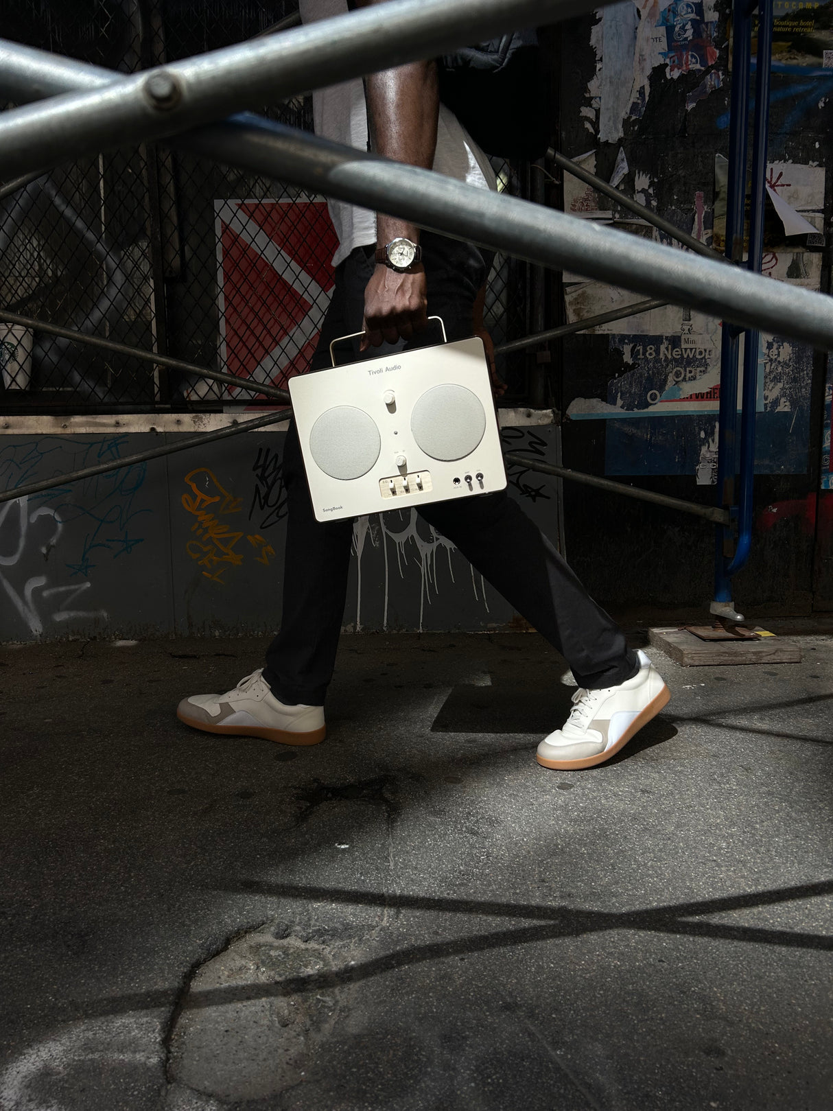 Tivoli Audio Song Book Bluetooth høyttaler (krem/brun)