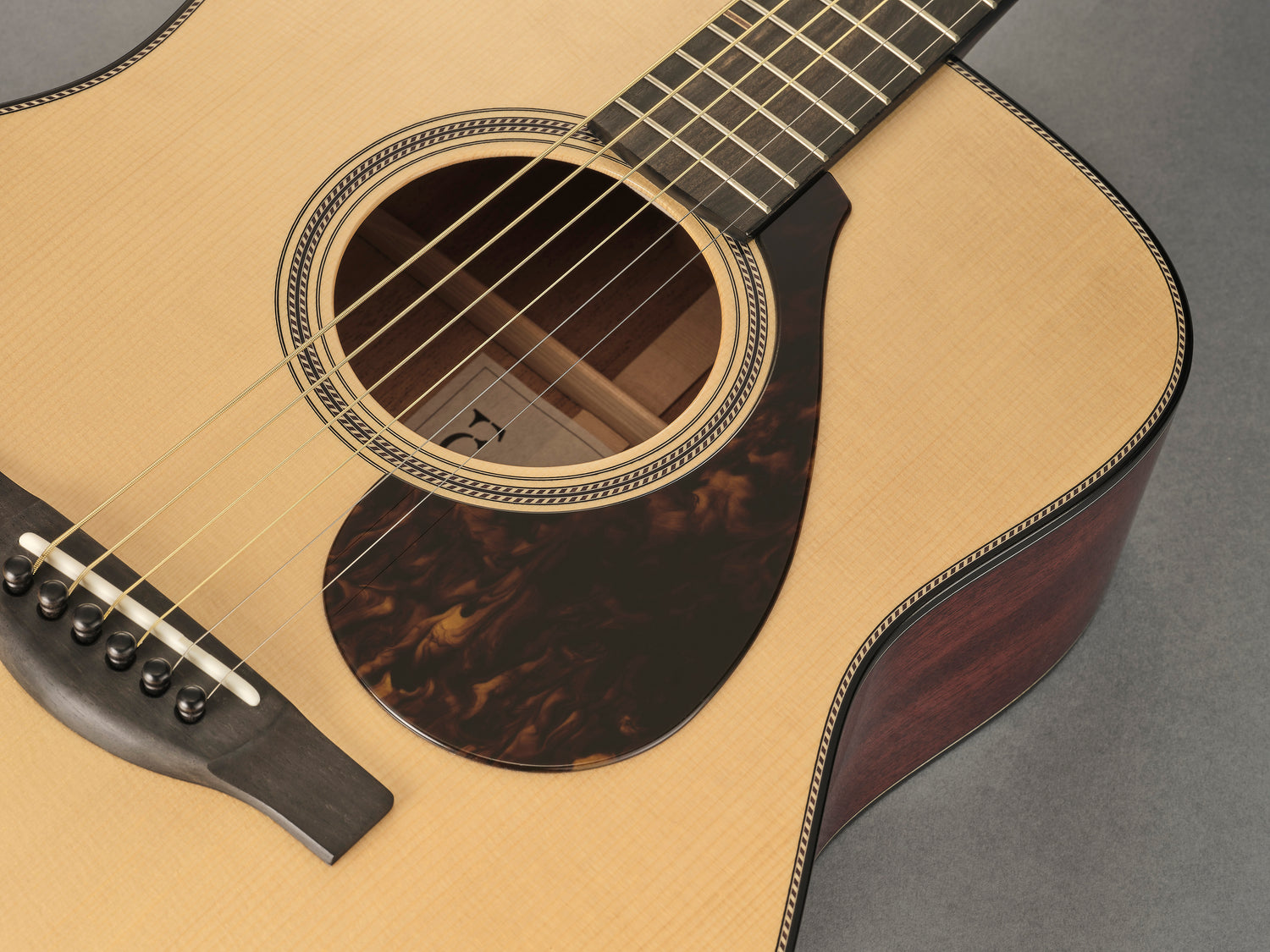 Yamaha FG 9M Western gitar (naturlig)