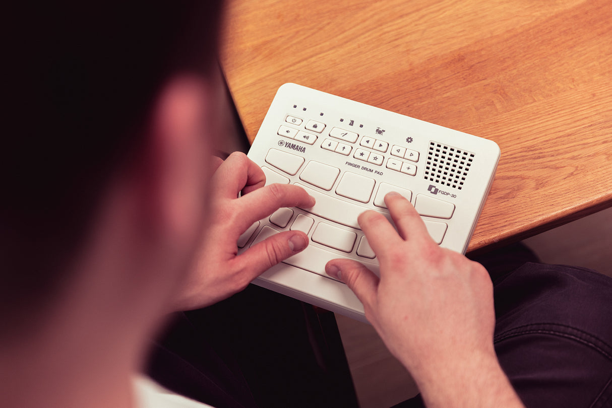 Yamaha FGDP-30 fingertrommepute