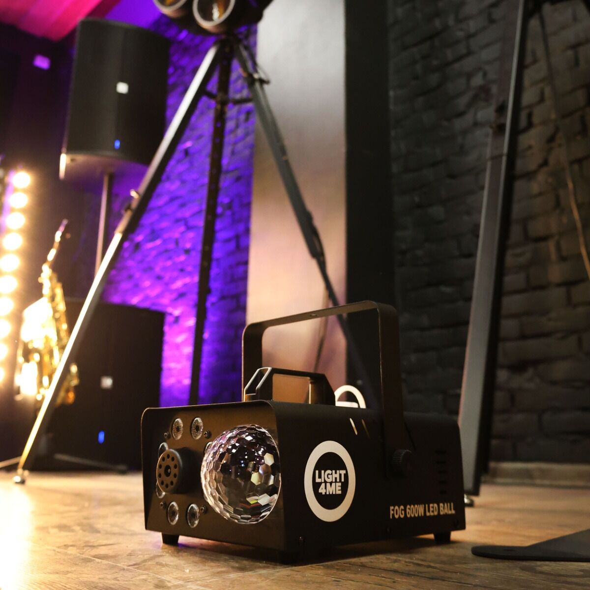 Light4Me Fog 600W LED Ball røykmaskin – RGB discoeffekt