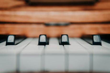 Lær hvordan du spiller piano: En nybegynnerguide