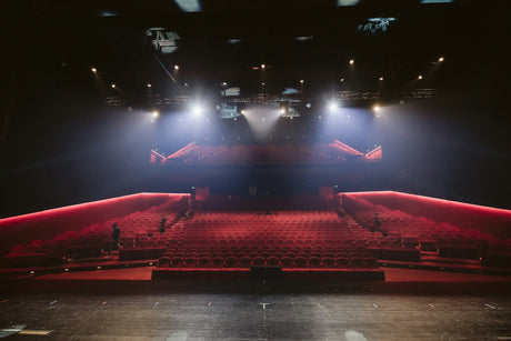 Scenelys: Skap magien på scenen