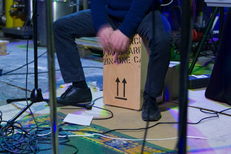 Lær å spille cajon: En guide for nybegynnere