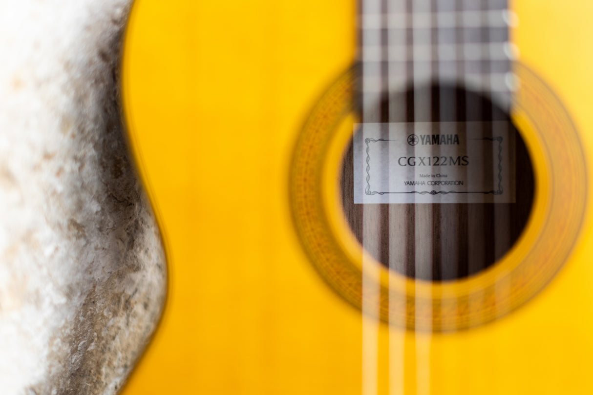 Yamaha CGX122MS klassisk spansk gitar (gran natur)
