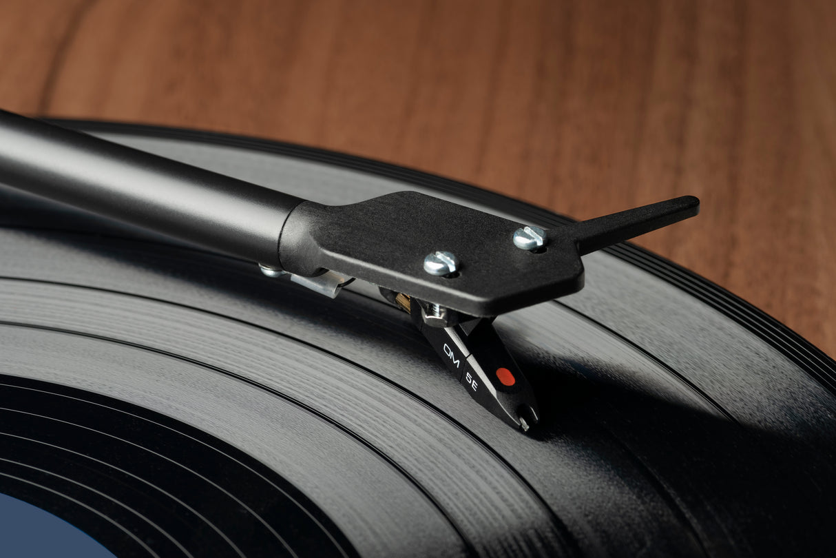 Pro-Ject E1 BT AT3600L platespiller (valnøtt)