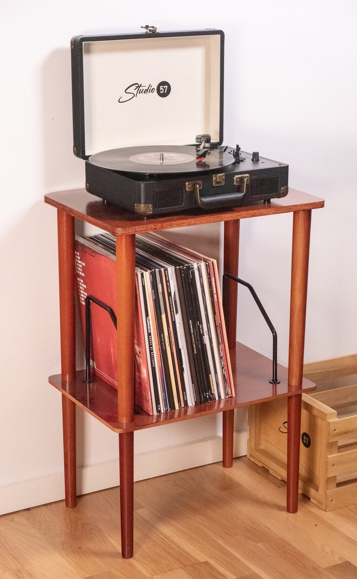 Studio 57 Platespiller bord med oppbevaring (tre)